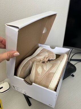 Womens Nike High-Top Sneakers USED ONCE